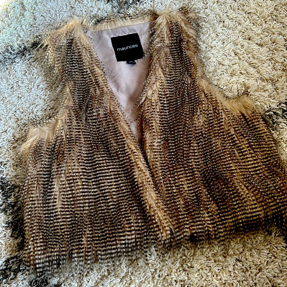 MAURICES-Lrg-Fur Vest